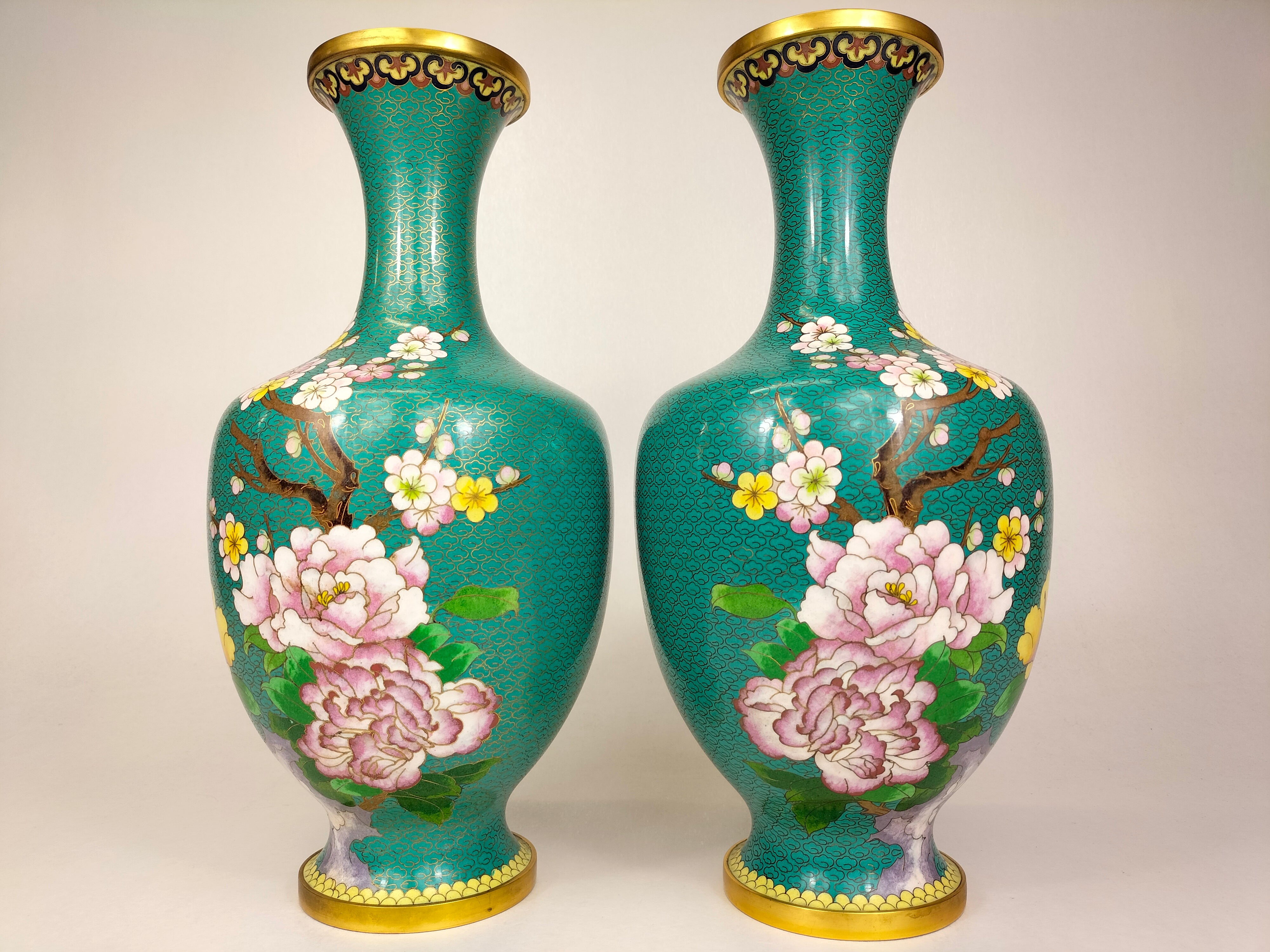 一对大型中国景泰蓝花卉花瓶// 20 世纪– Diddenantiques