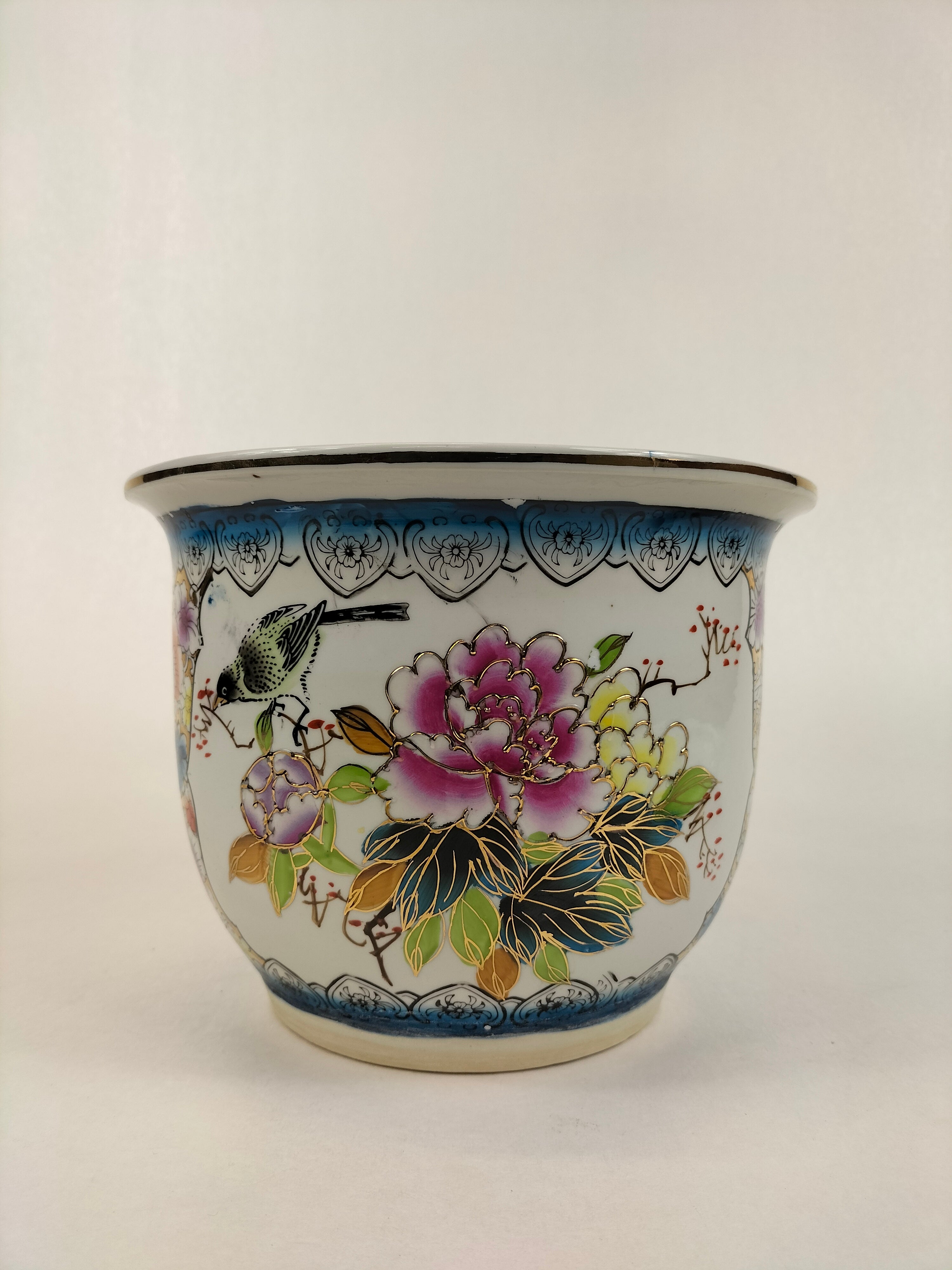 中国粉彩花卉花盆//千花纹- 20 世纪– Diddenantiques