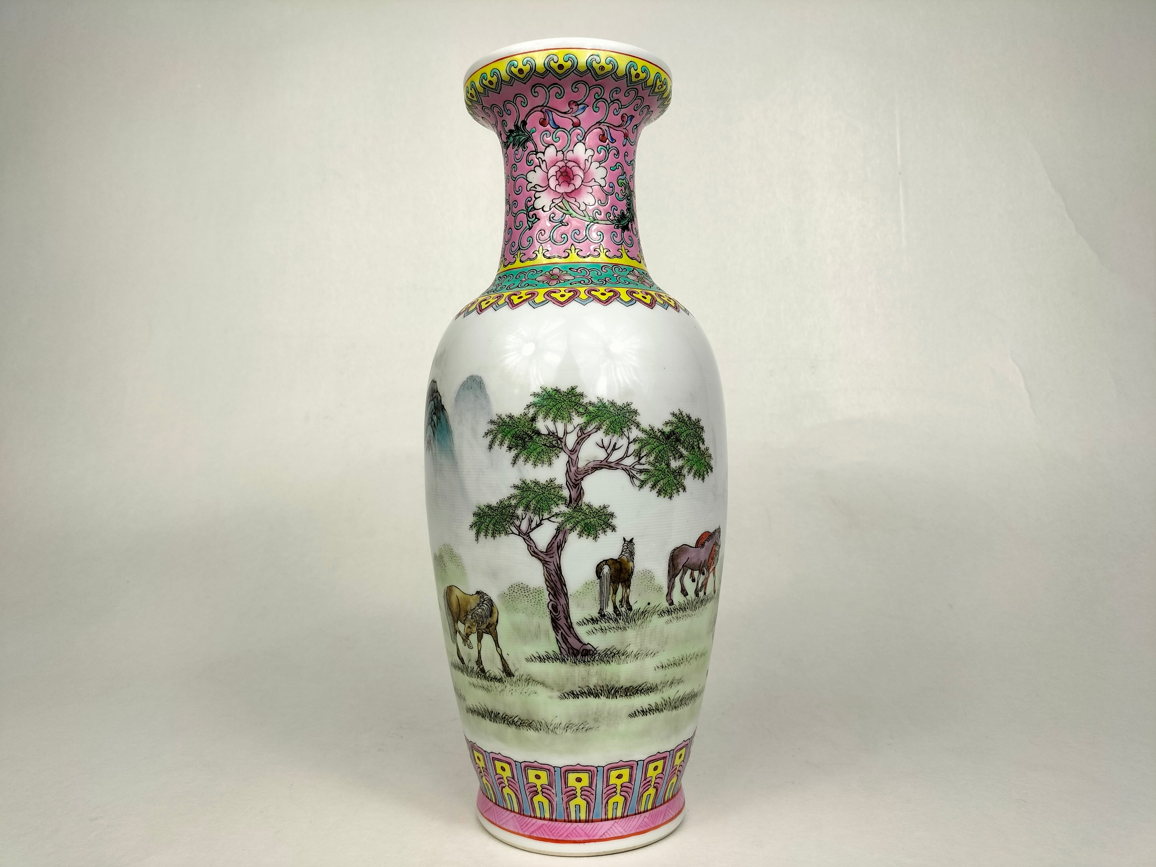 中国粉彩山水马花瓶// 景德镇- 20 世纪– Diddenantiques
