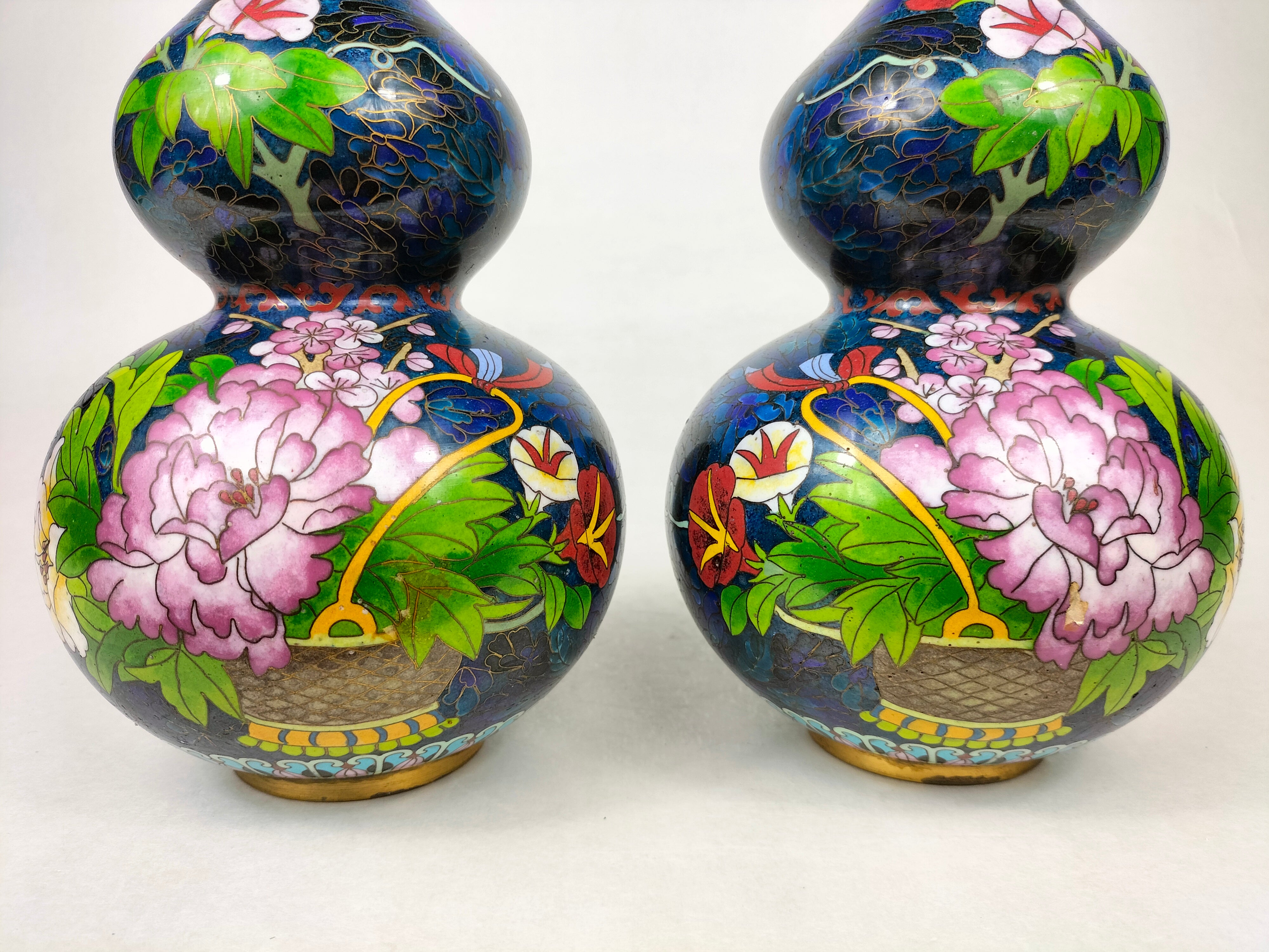一对中国双葫芦景泰蓝花瓶装饰花篮// 20 世纪– Diddenantiques