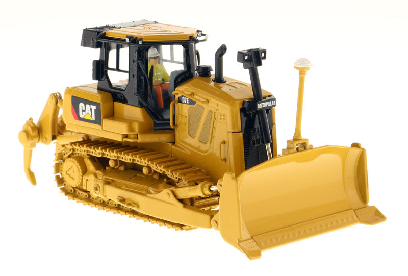 1:50 Cat® D7E Track-Type Tractor — Diecast Masters America