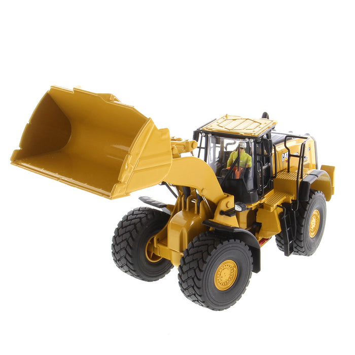 1:50 Cat 395 Large Hydraulic Excavator — Diecast Masters America