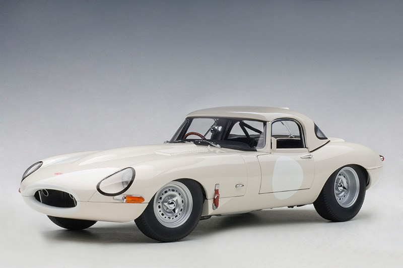 AUTOart Jaguar Lightweight E-Type - White • DiecastSociety.com