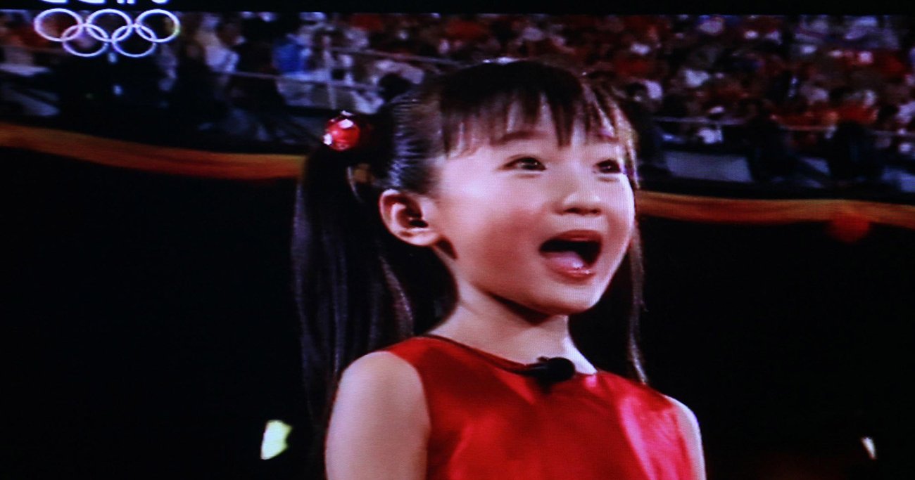 2008年北京五輪で物議を醸した「口パク騒動」、明暗分かれた少女2人の