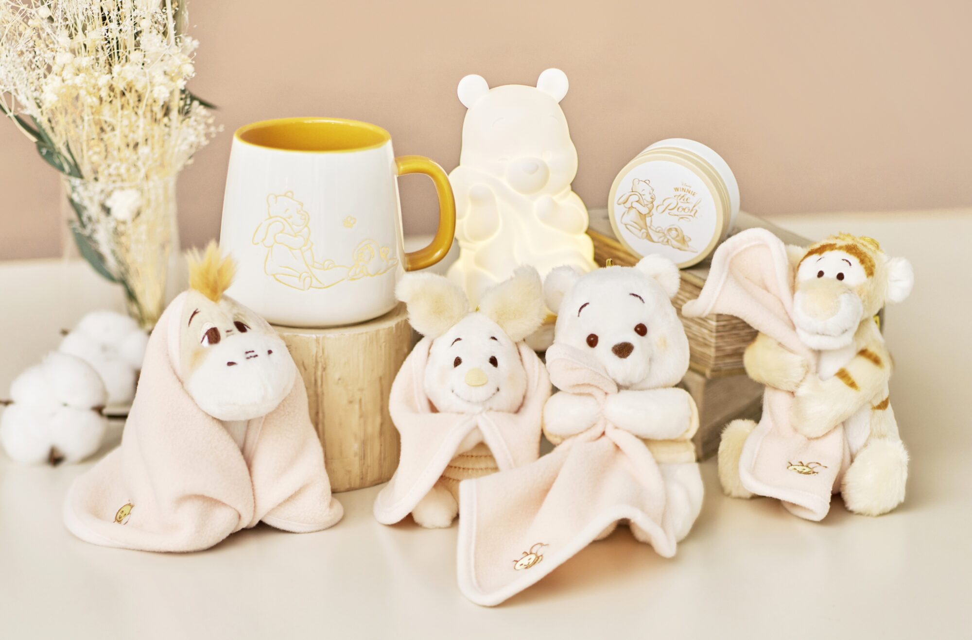 ディズニーストア「WHITE POOH」シリーズを2023年11月10日より順次発売