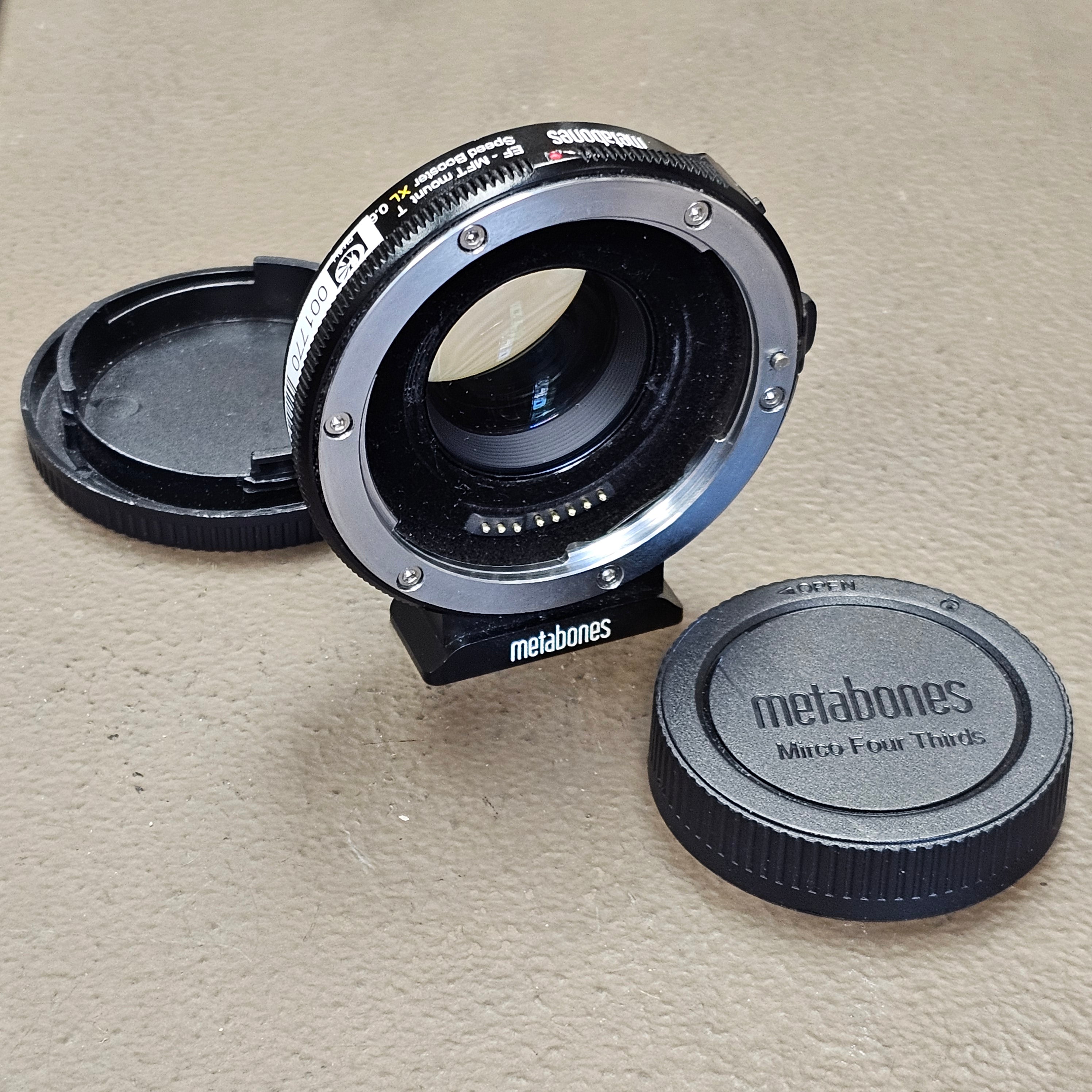 Metabones EF-MFT mount T Speed Booster XL 0.64x S# 25B000869 – Du
