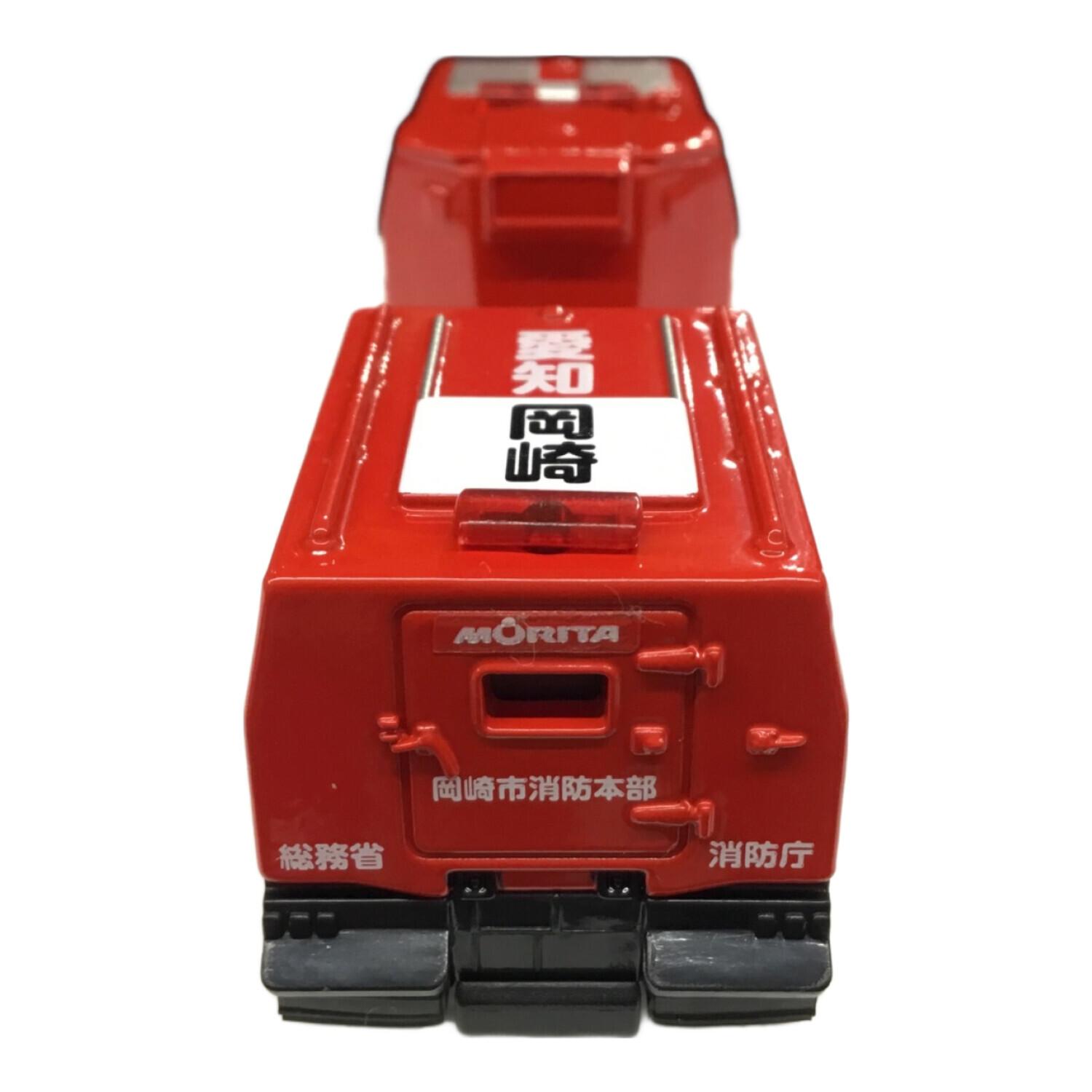 No.121 全地形対応車レッドサラマンダー/エクストリームV トミカ TOMY