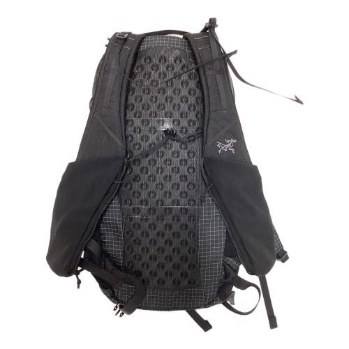 ARC'TERYX (アークテリクス) バックパック 9581 18L ブラック