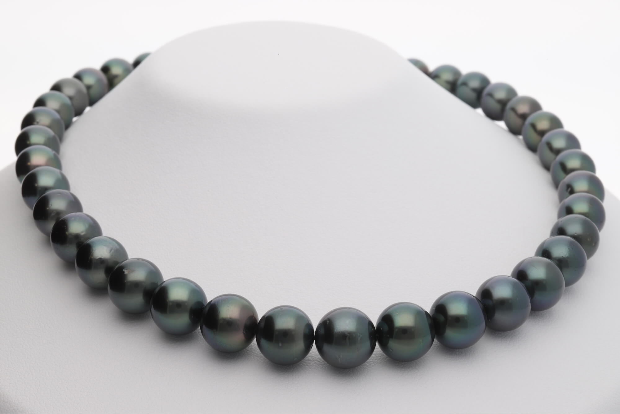 黒蝶真珠（タヒチ） ブラックパールネックレス 11.0-12.5mm ラウンド系