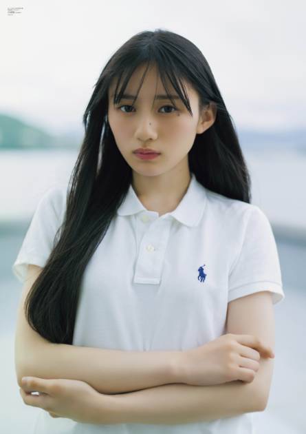乃木坂46川崎桜、思わずドキッとするようなまなざしで魅せる！深みを増