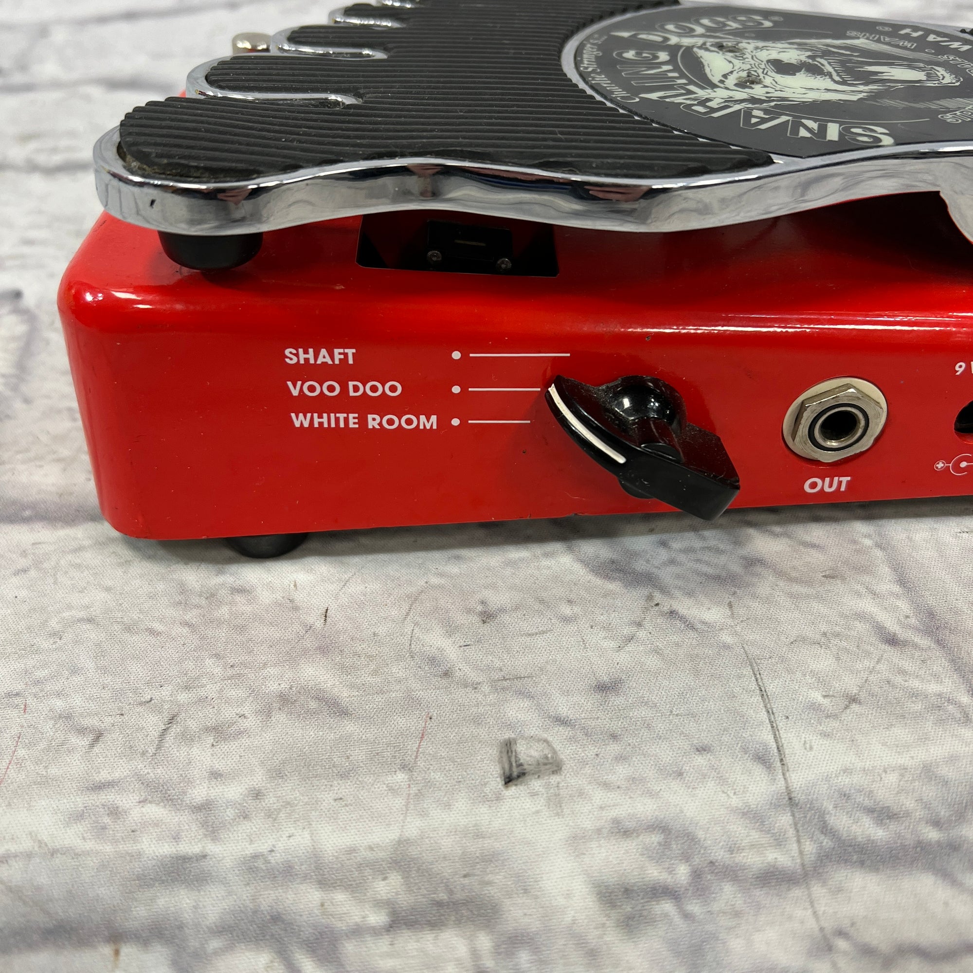 Snarling Dogs Superbawl Whine-O with TMHBS Wah Pedal - Evolution Music