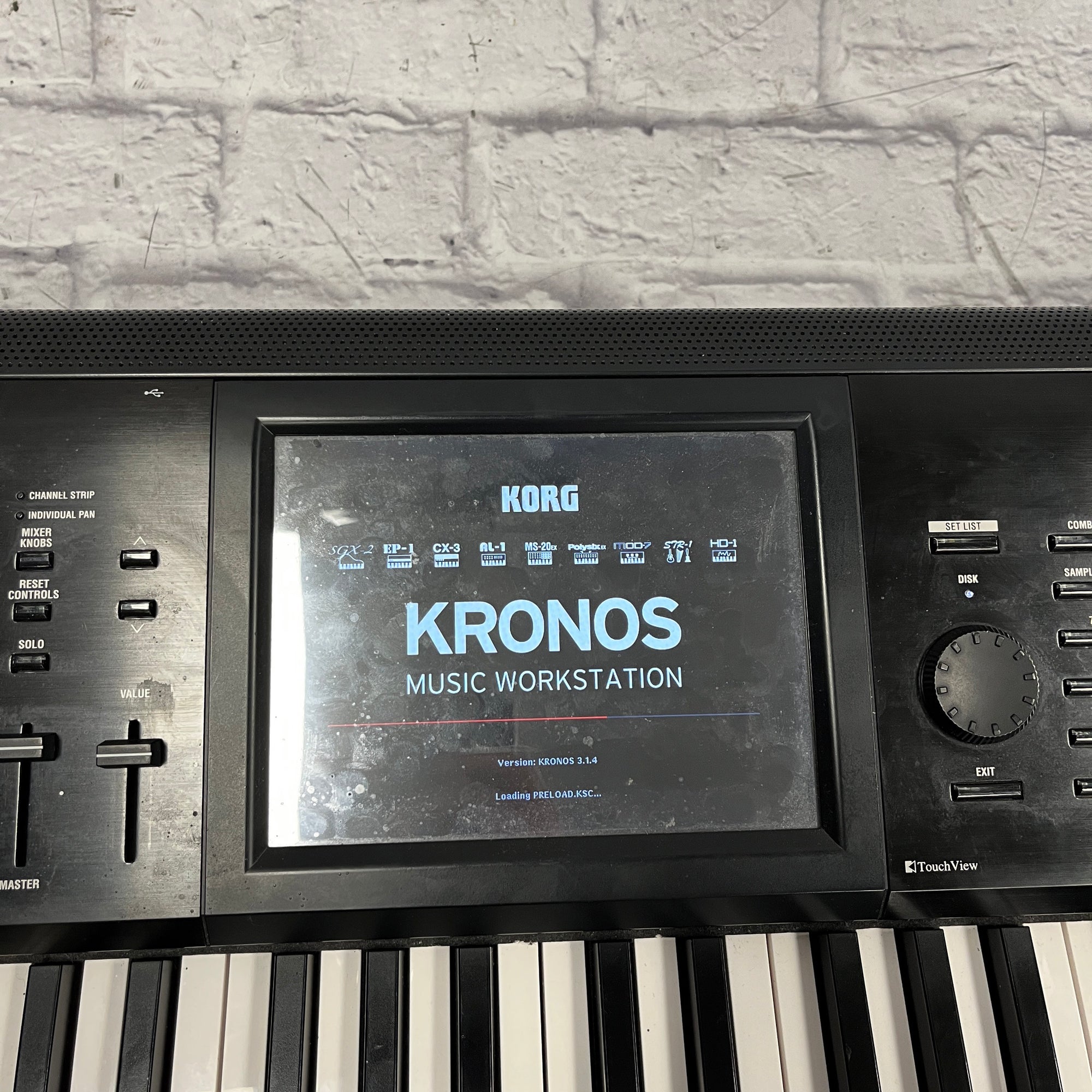Korg Kronos 2 73-Key Synthesizer - Evolution Music