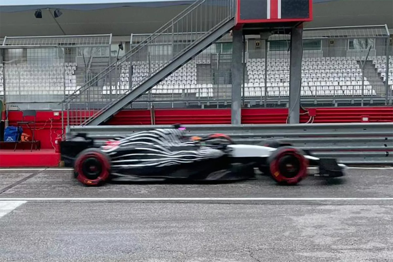 角田裕毅 イモラで特別カラーのアルファタウリAT04で2025年F1初走行
