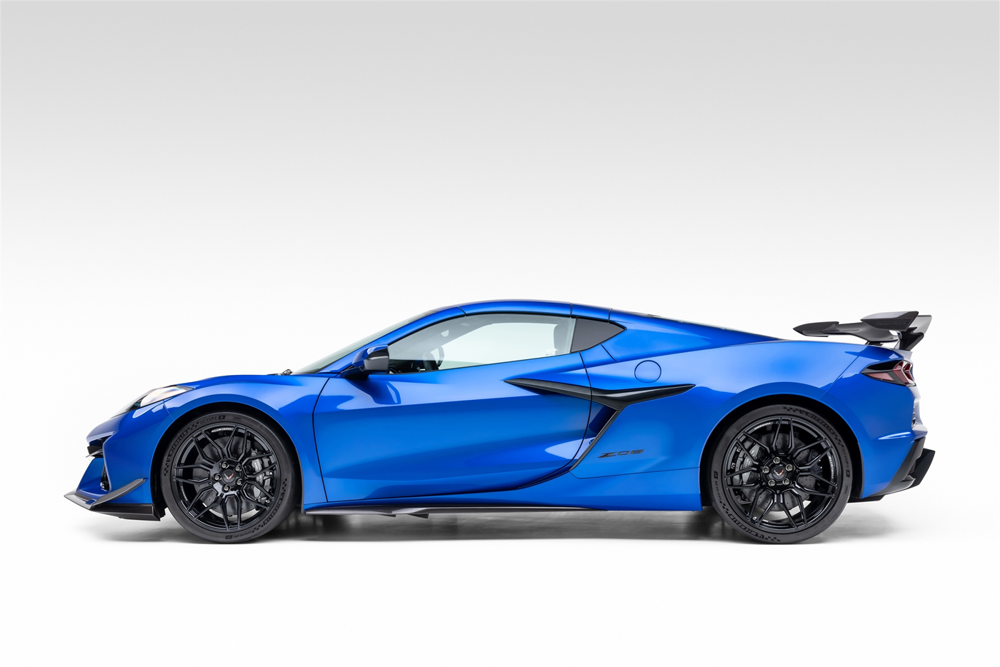 2023 Corvette Z06 Coupe 1LZ Z07 in Elkhart Lake Blue Metallic