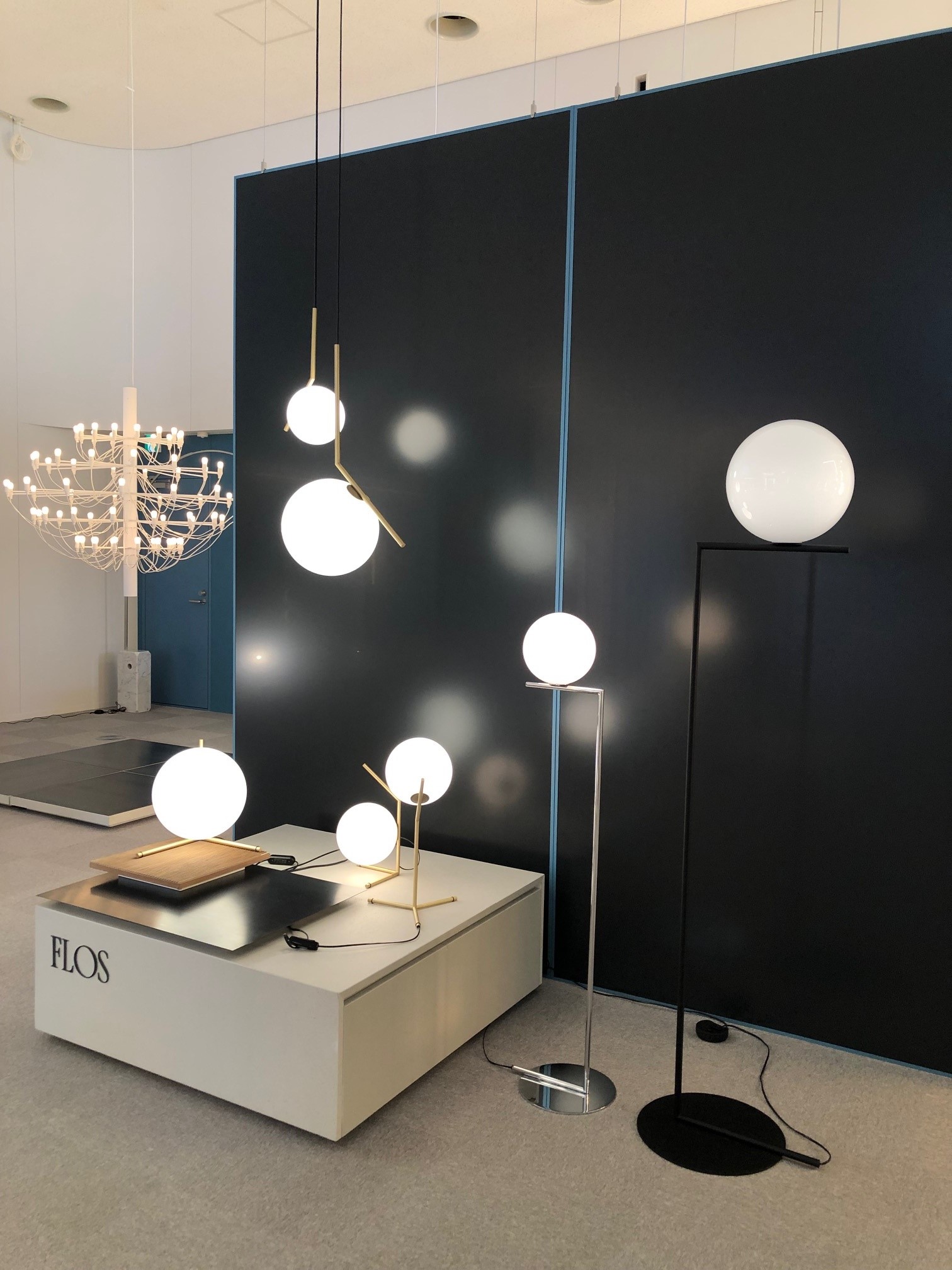 Book an appointment presentation | Flos
