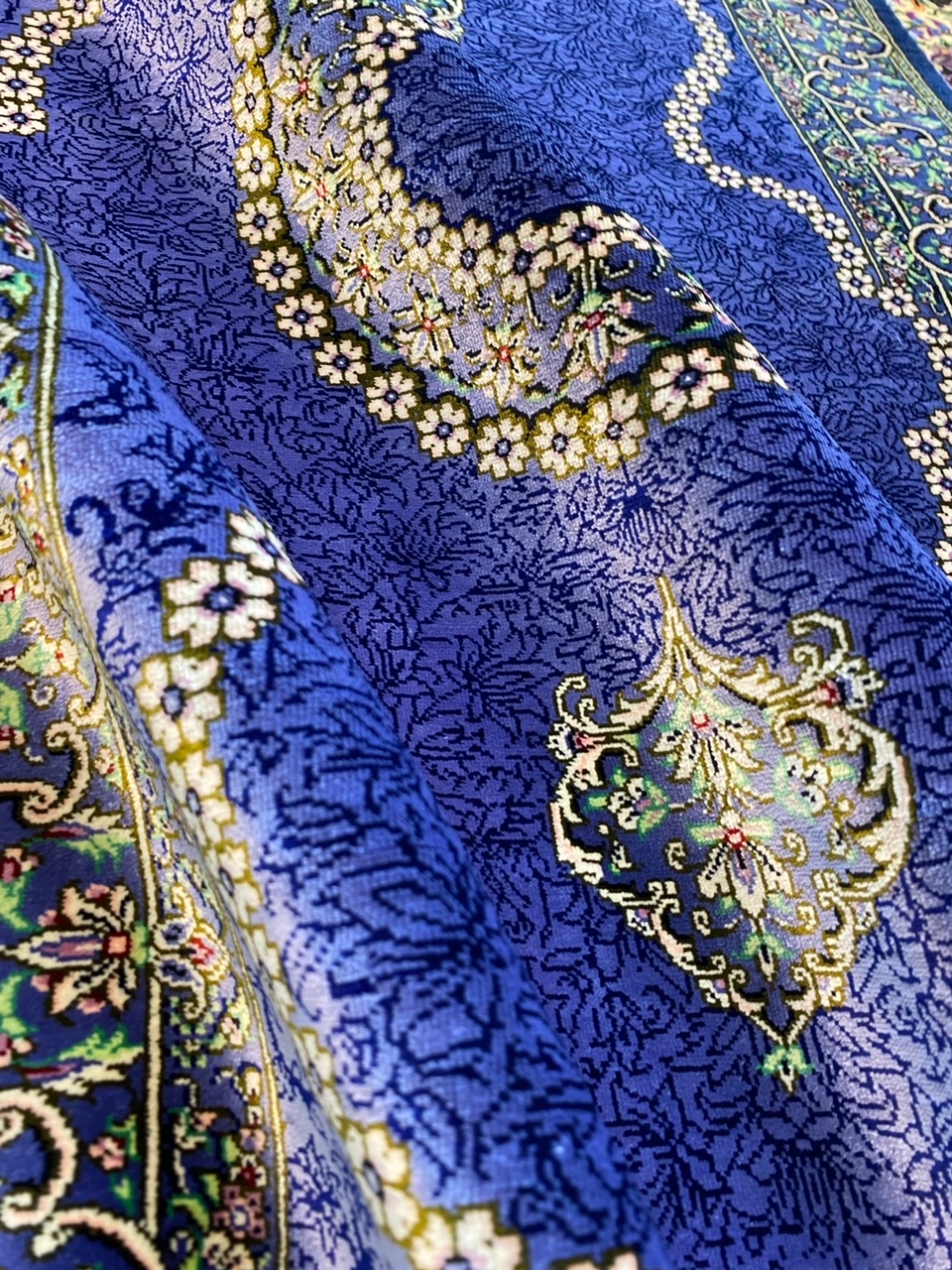ペルシャ絨毯【シルク】クム 93x58cm *3301CZ | ペルシャ絨毯専門店