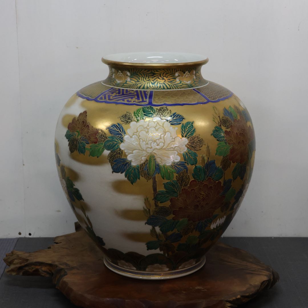 骨董品 九谷焼玉浪 花瓶 孔雀 菊 牡丹