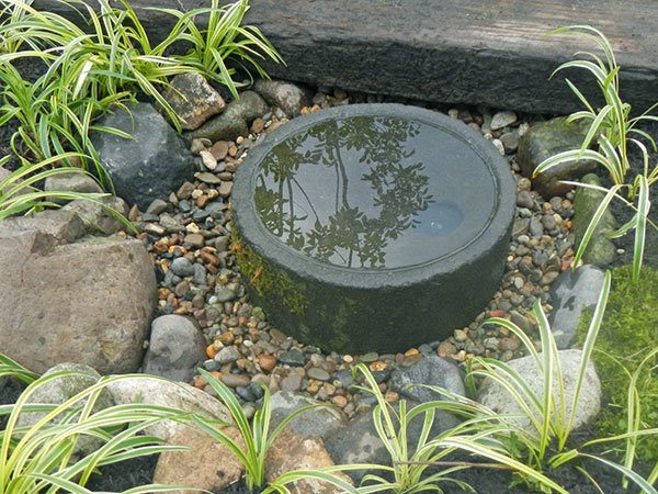 筧・水鉢・バードバス～庭のスタイルと素材」秋田県能代市・福岡造園