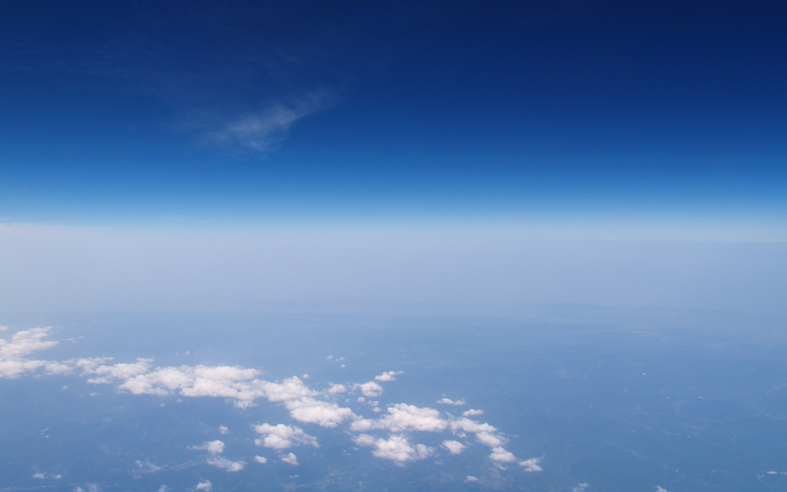空の写真 高解像度・高画質の無料壁紙｜高度一万ﾒｰﾄﾙ 上空の景色