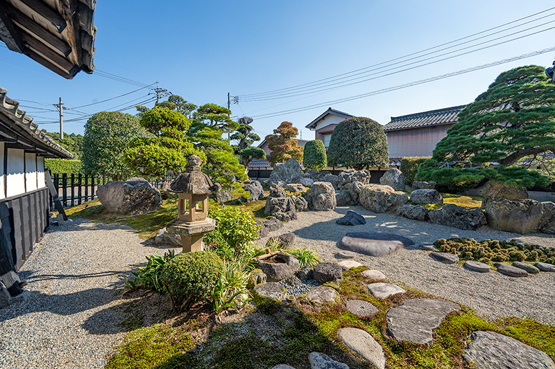 美甘邸庭園 富士山の溶岩を使った枯山水 -庭園ガイド