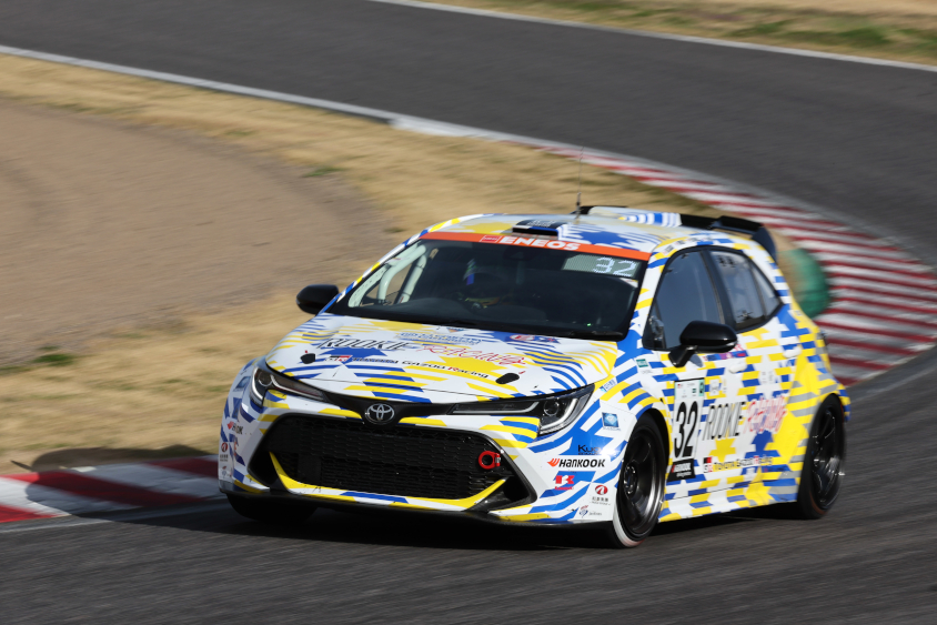スーパー耐久富士24時間でラトバラが水素エンジンカローラをドライブ