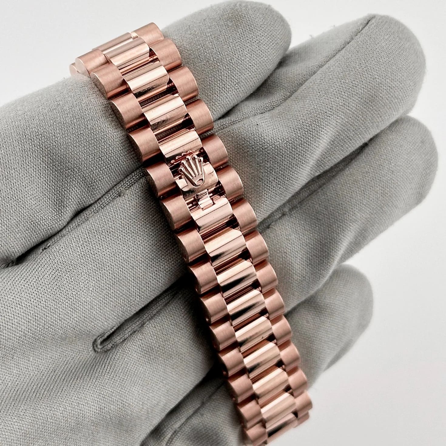 Rolex Lady-Datejust 28 Rose Gold / Fluted / Olive-Green / Diamond