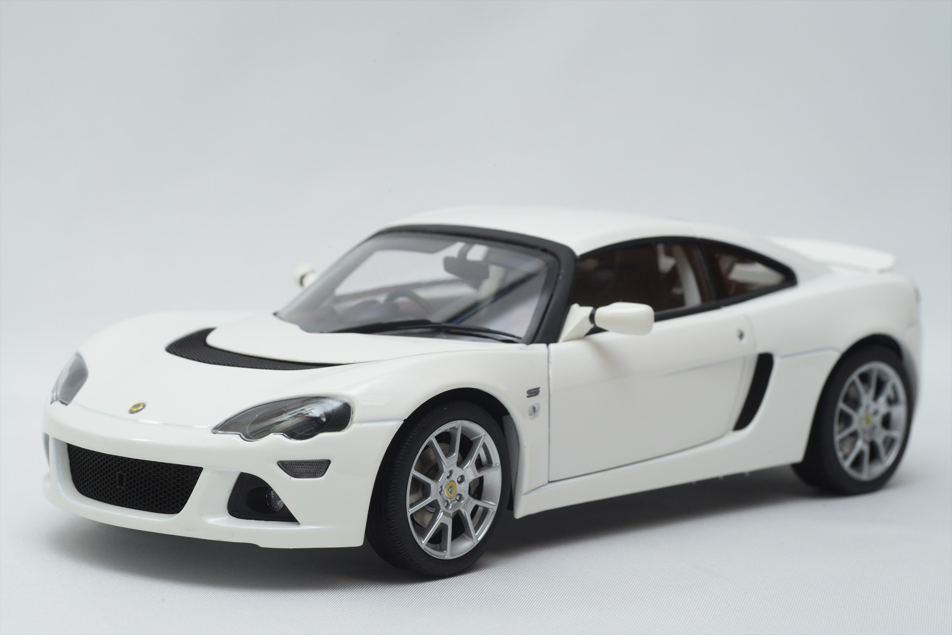 AUTOart 1/18 ロータスヨーロッパS: 銀の備忘録
