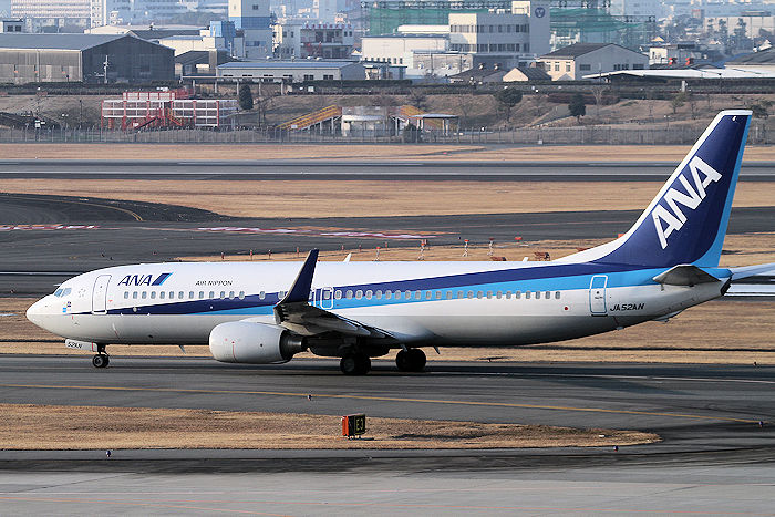 赤い羽根50周年 ANA(全日空) B737-800 JA52AN