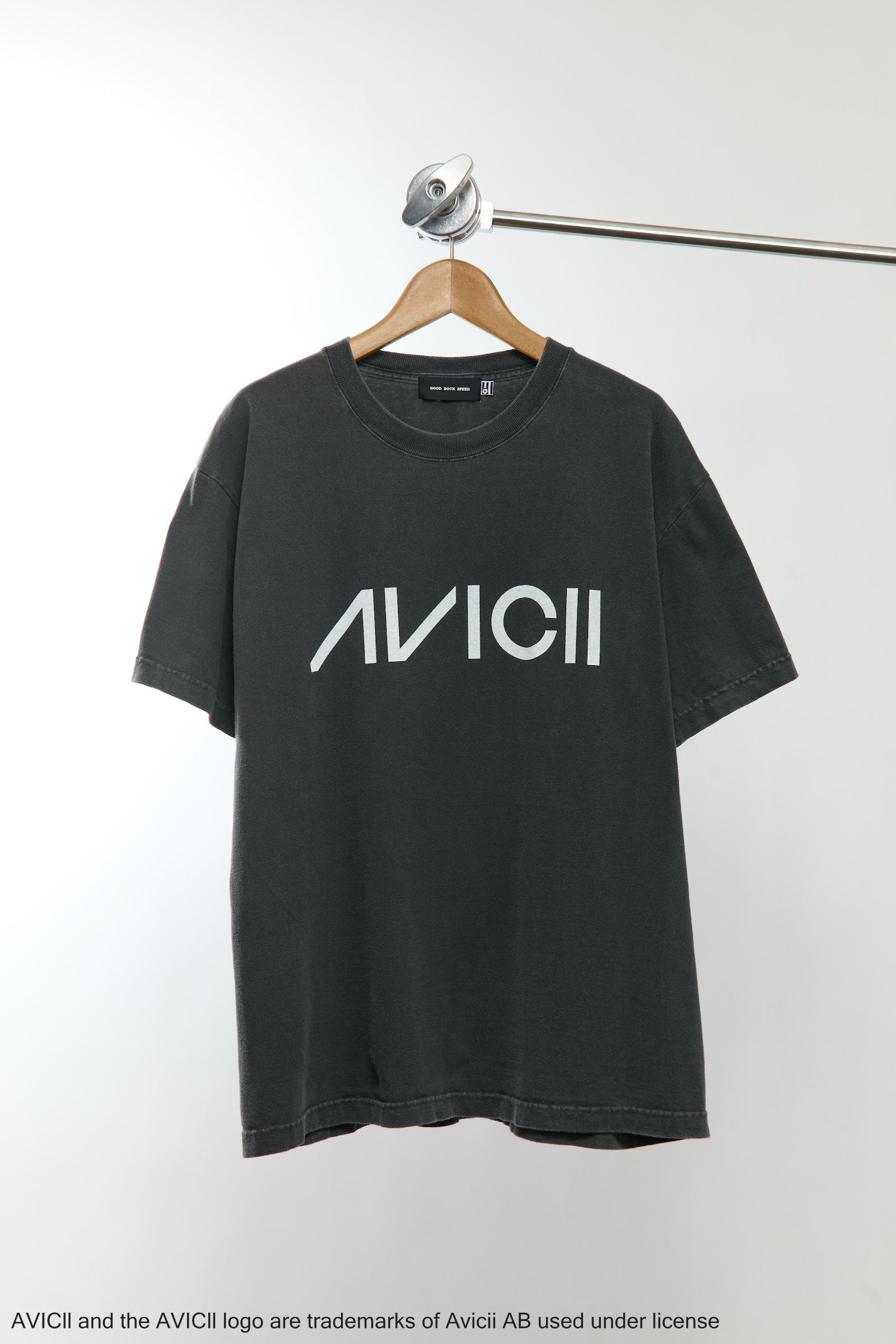 AVICII | アヴィーチー LIVE PHOTO LOGO T-SHIRT | GOOD ROCK SPEED