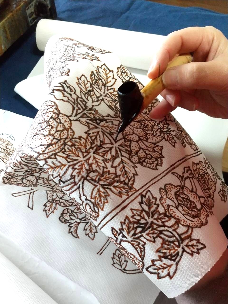 伝統工芸の魅力「チャンチン染＆白たか織」 – 中島屋呉服店
