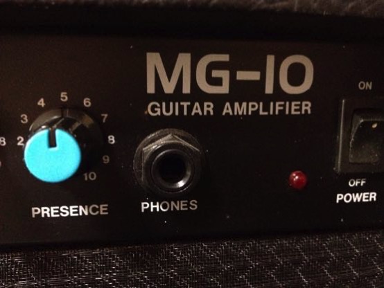 BOSS MG10 VS Roland CUBE LITE