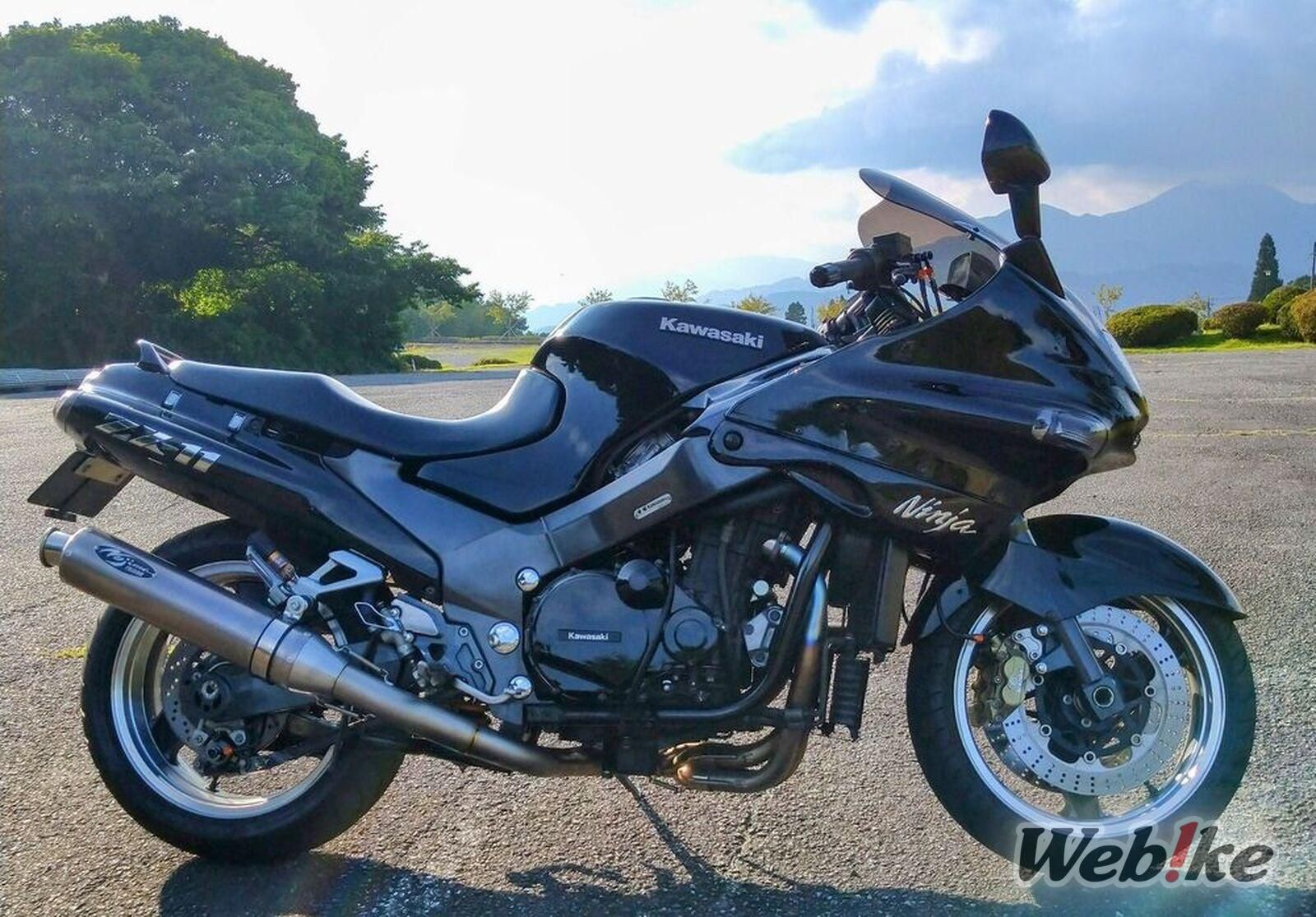 A Carbureted Classic Enhanced: KAWASAKI ZZR1100/ZX-11 Custom
