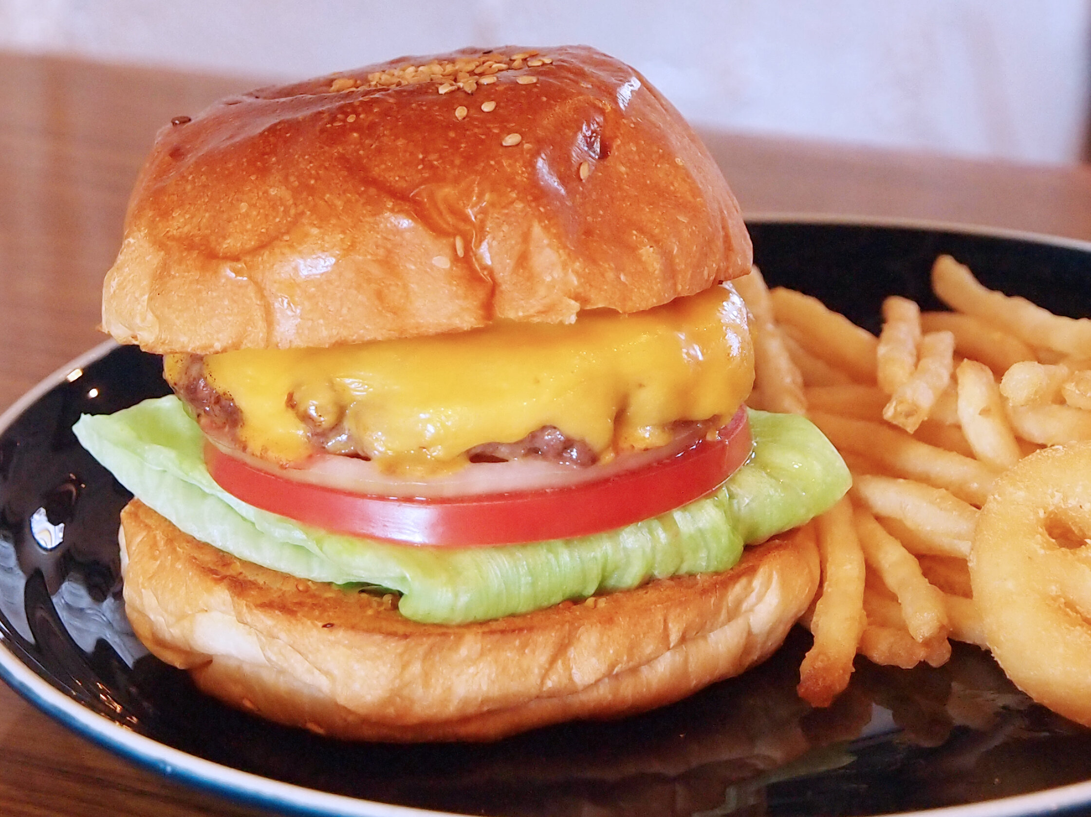 飯能「GEORGE'S BARger」アメリカへの憧憬を体現したグルメバーガー