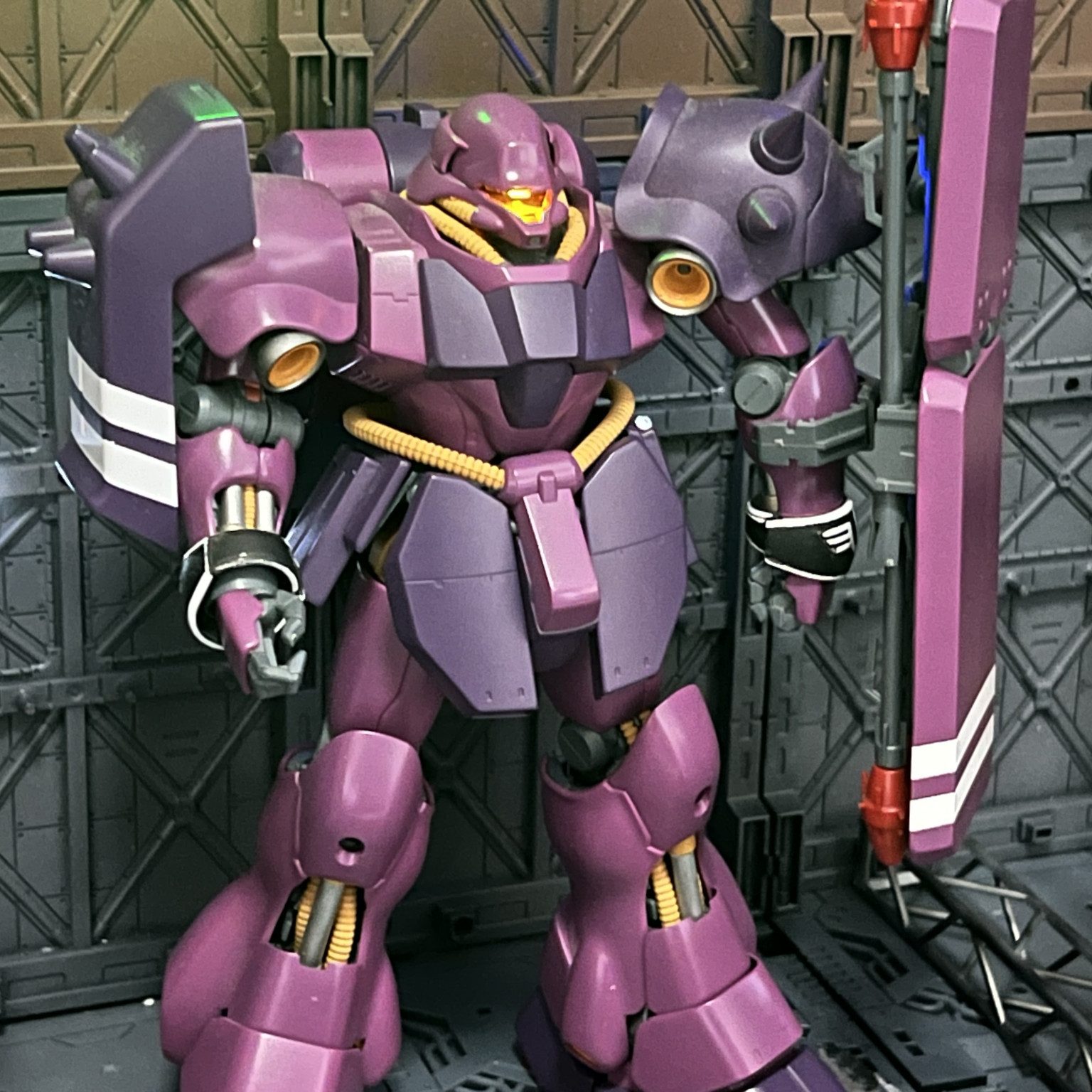 AE& NEOZEON袖付き部隊MS格納庫ジオラマ MG AMS-119C フル•フロンタル
