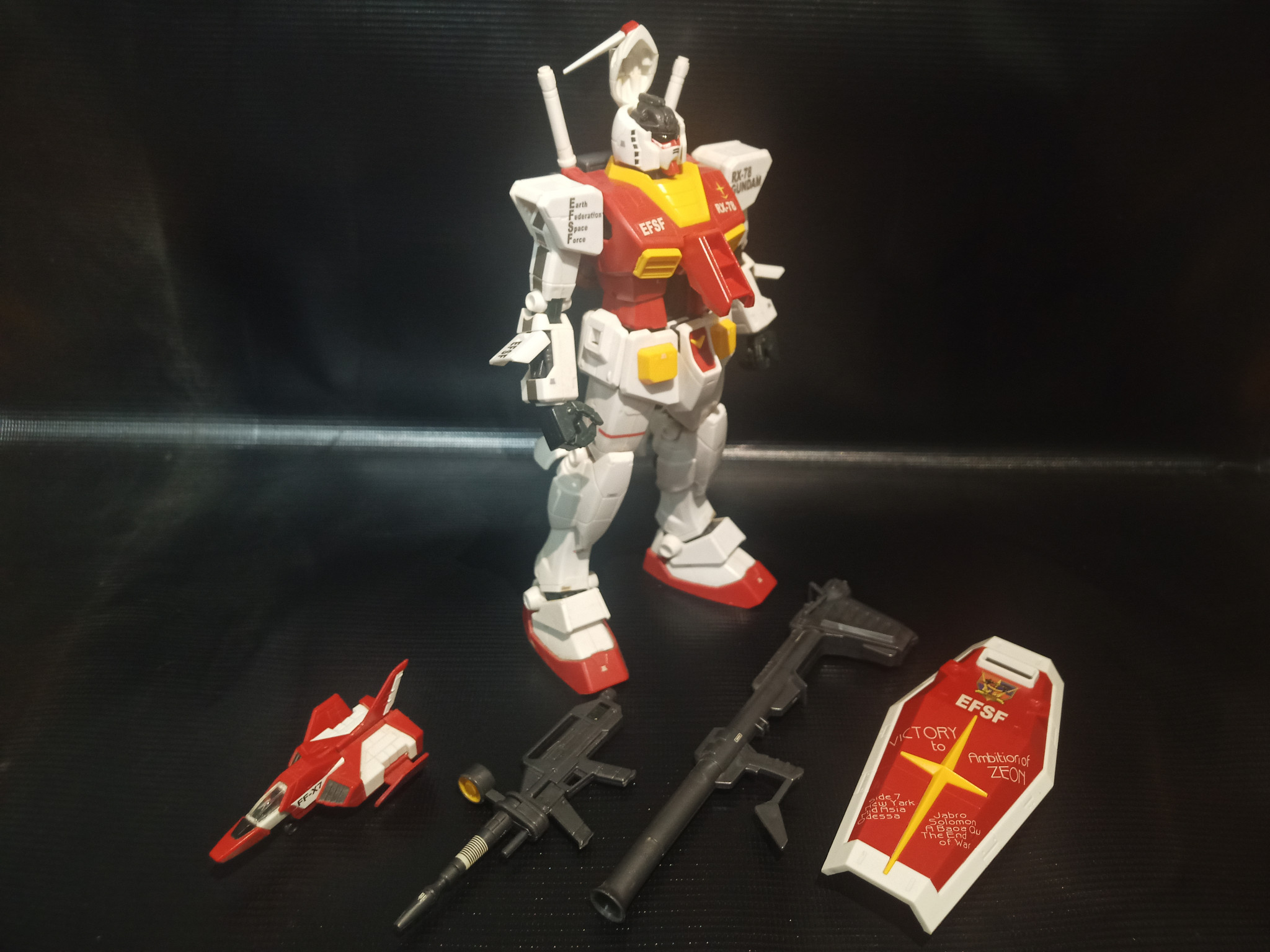 MGガンダム「1年戦争戦勝記念仕様」｜hologramCOZさんのガンプラ作品