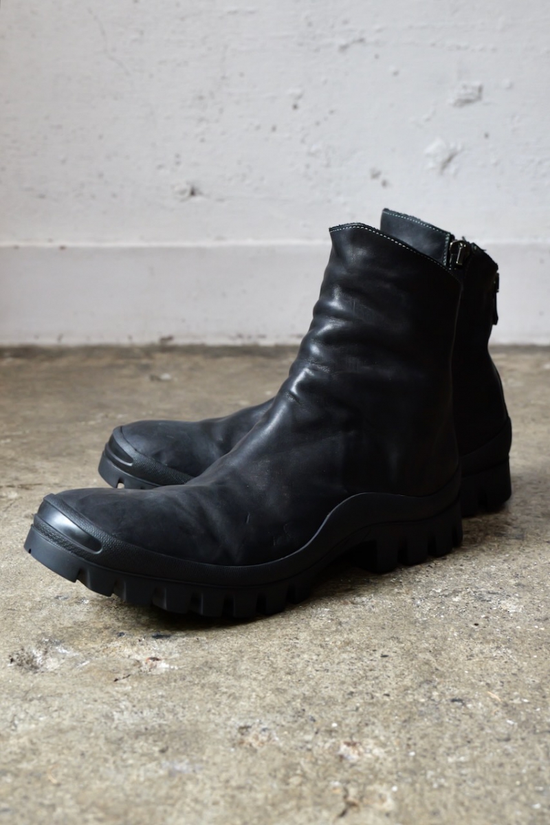 11V-71057. HORSE LEATHER DUAL ZIP SHORT DZ-1 VB-1 RUBBER SOLES