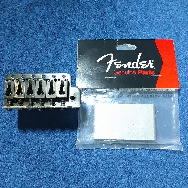 FENDER Pure Vintage Stratocaster Tremolo Block スチールブロックを