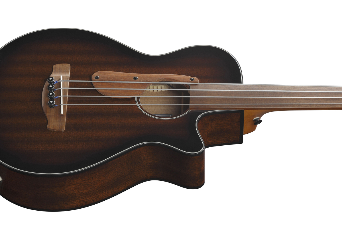 Ibanezのフィンガー・レスト装備のエレアコ・ベースにフレットレス
