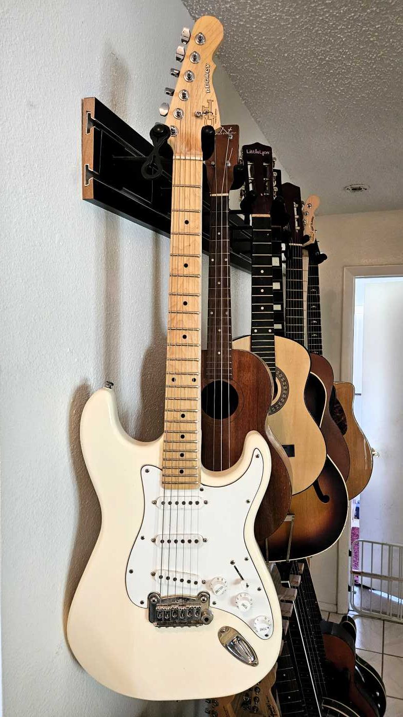 G&L Legacy Strat Tribute Series - Hank's Guitar Shop