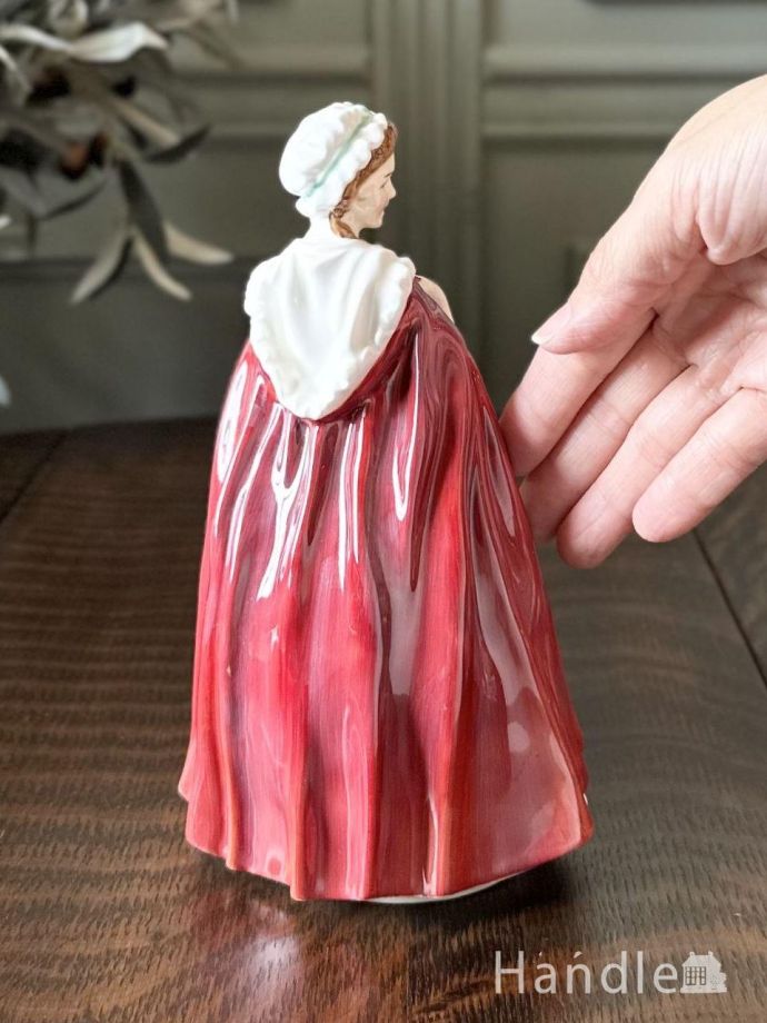 ロイヤルドルトンのアンティーク陶磁器の人形、可愛いプリティレディの