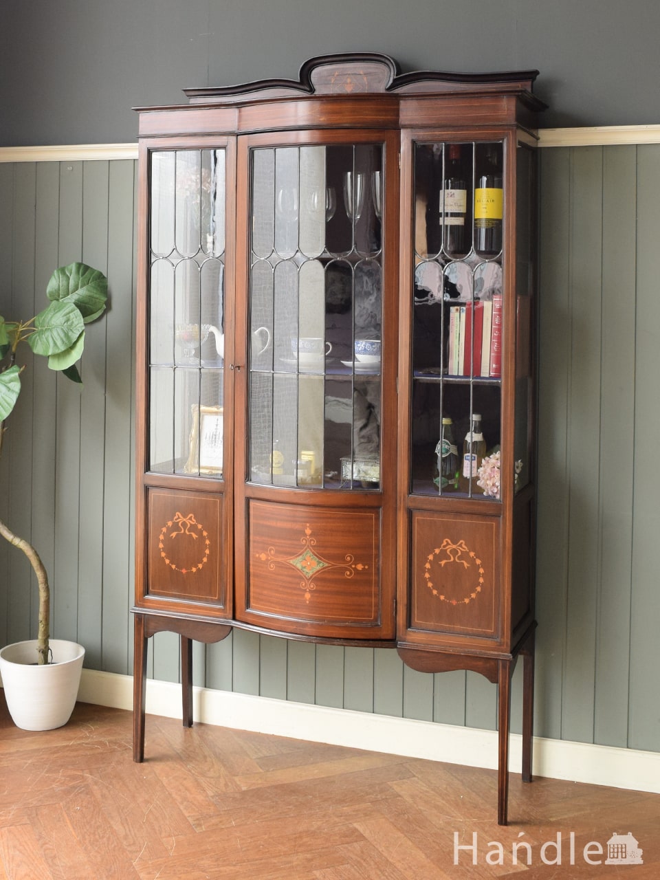 イタリア風飾り棚ガラス棚アンティークキャビネット