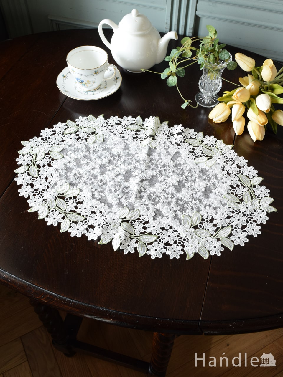 フレンチアンティーク調のレース、手刺繍風のお花のレースが華やかな