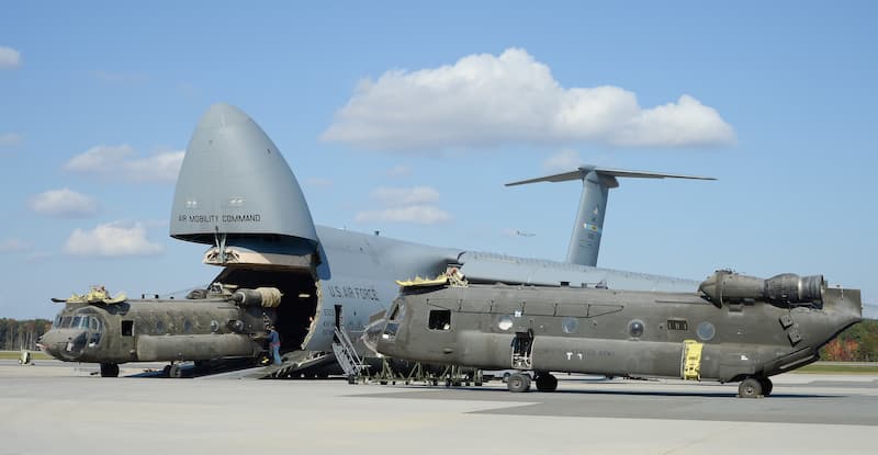 C-5Mスーパーギャラクシー：主力戦車2両を空輸可能な戦略輸送機 | 写真