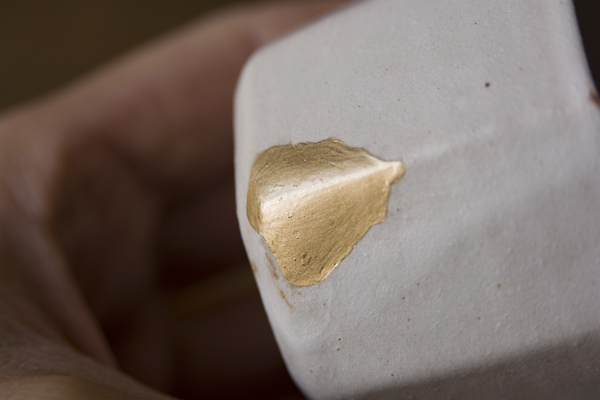 欠けた八角小鉢の簡易金継ぎ方法 2/2 削り・研ぎ/塗り