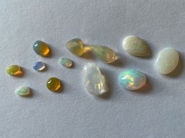 オパール（蛋白石/たんぱくせき）-Opal ｜ ハッピーストーンズ-幸せ石