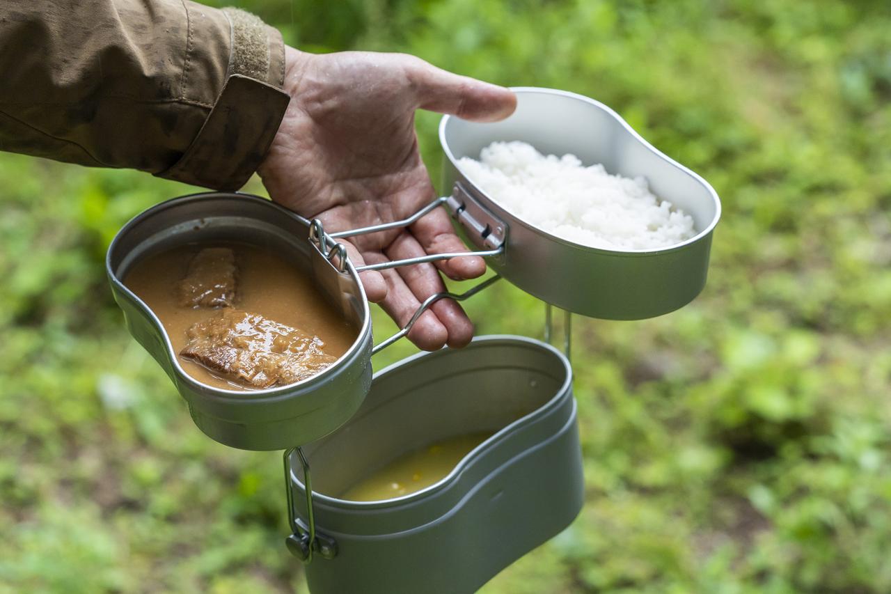 戦闘飯盒2型が大人気！サイズやソロキャンプにおすすめの理由をとは