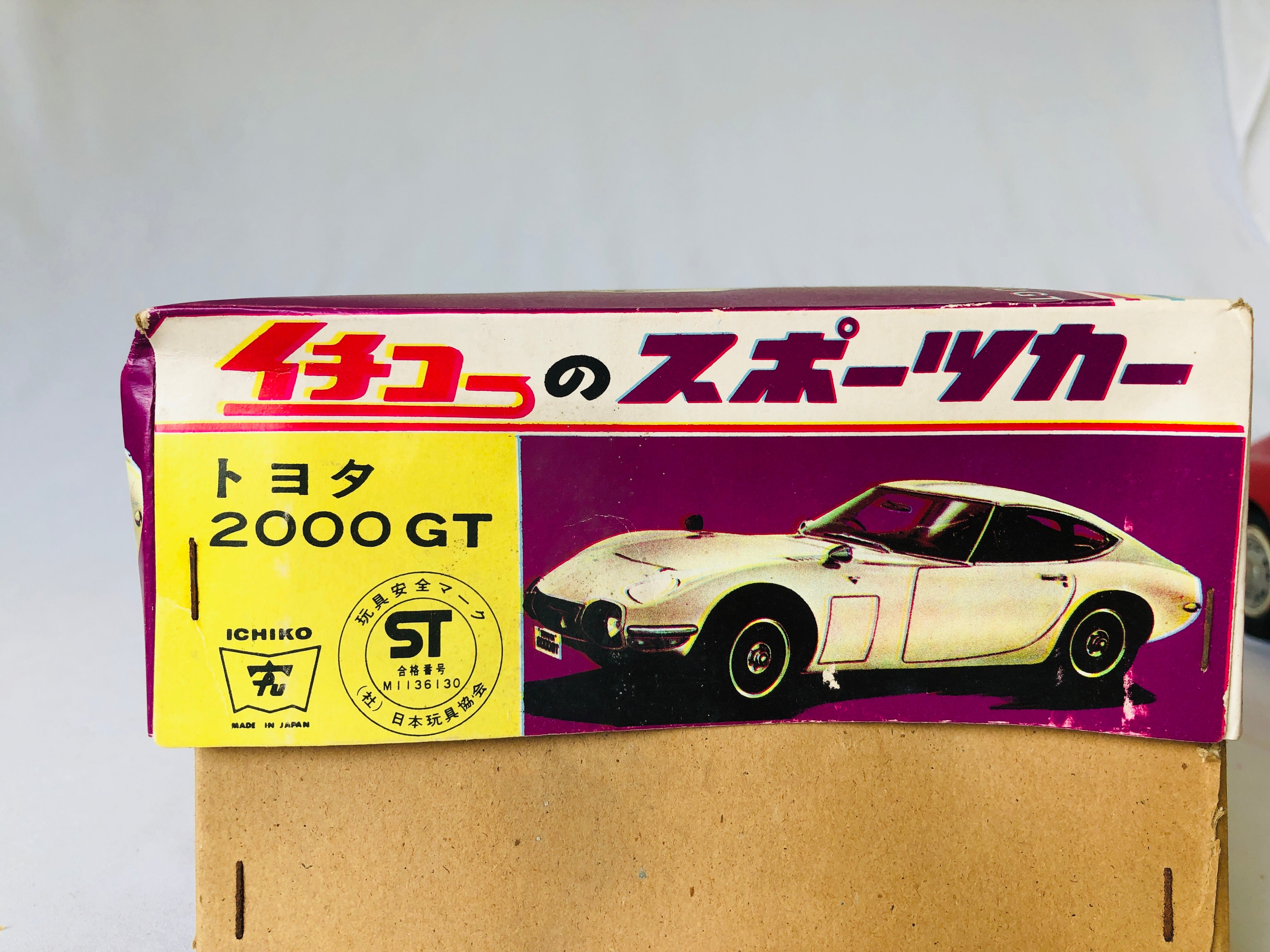 Y4934 TIN TOY Toyota 2000GT sports car Ichiko box Japan antique
