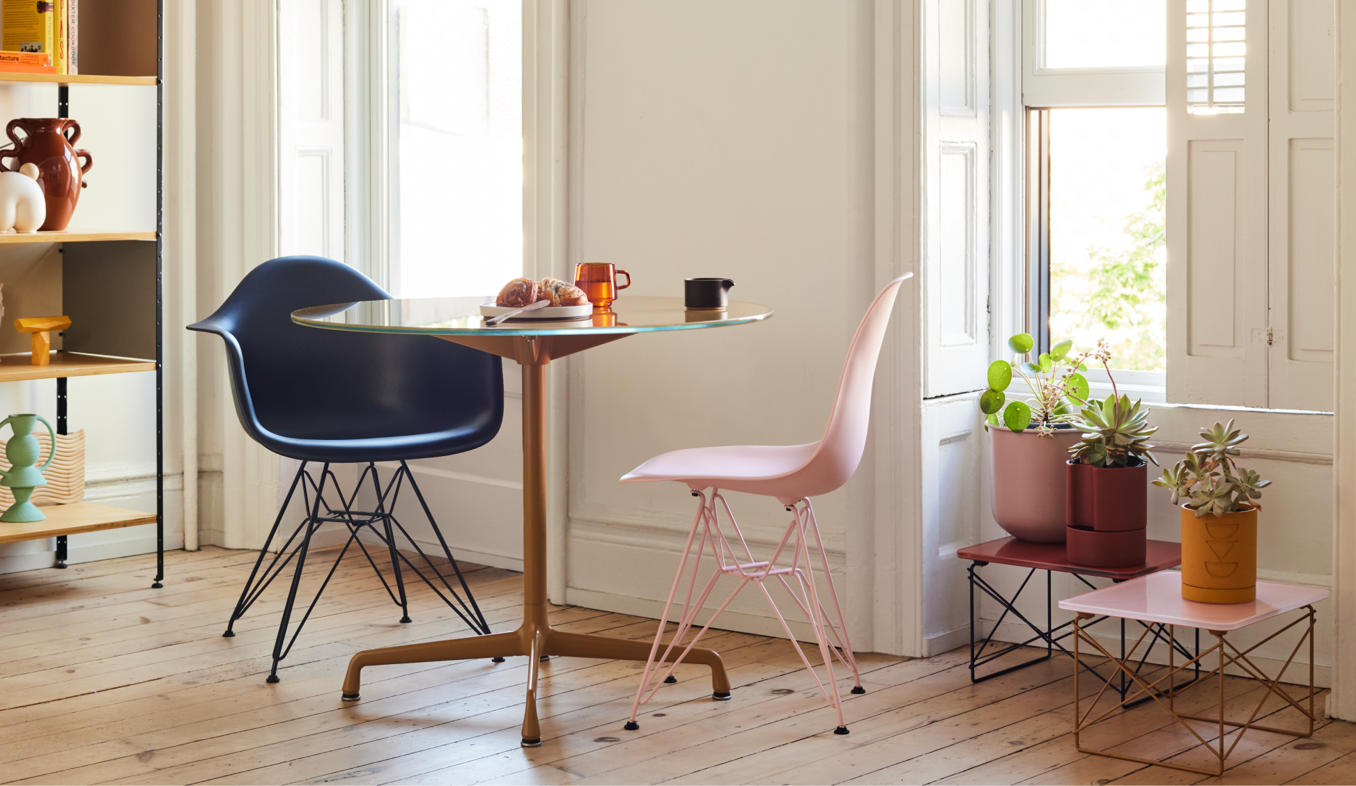 イームズプラスチックシェルアームチェア - Herman Miller x HAY