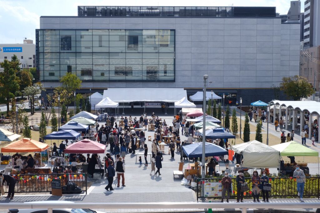 難波平人―世界集落、その魂を描く – 東広島市立美術館