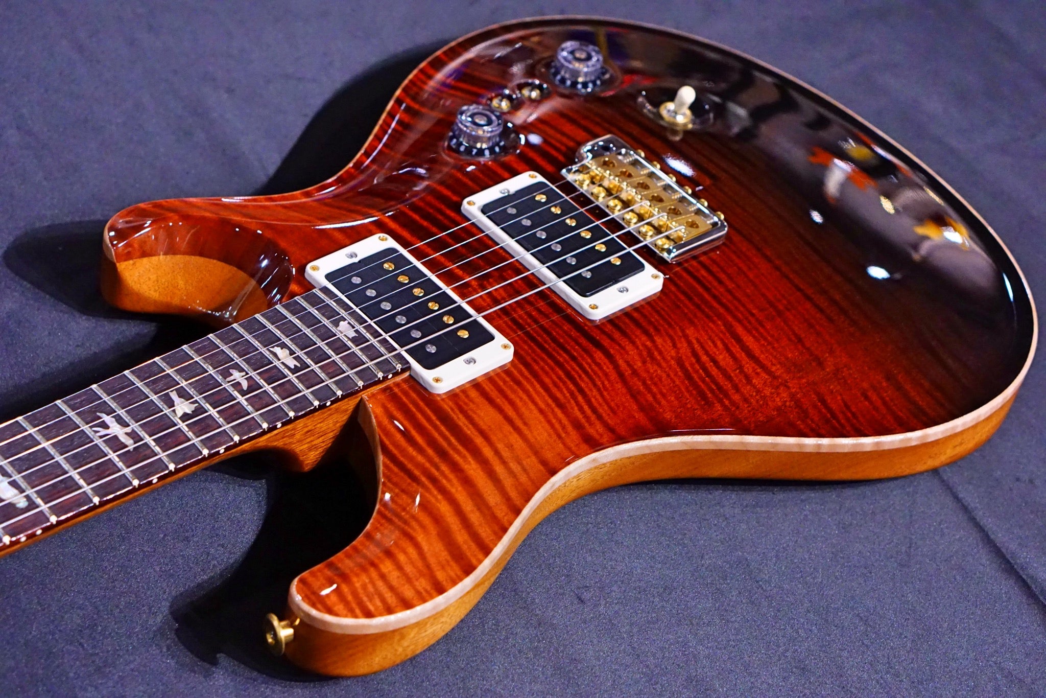 PRS 35th Anniversary Custom 24 - Fire Red / Gray Black Fade 10 top 032